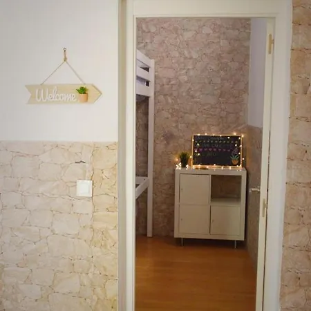 Corral De La Alameda Apartman *